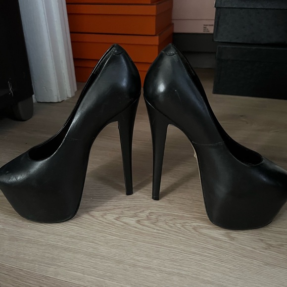 Shoes - Picture 2 of 5